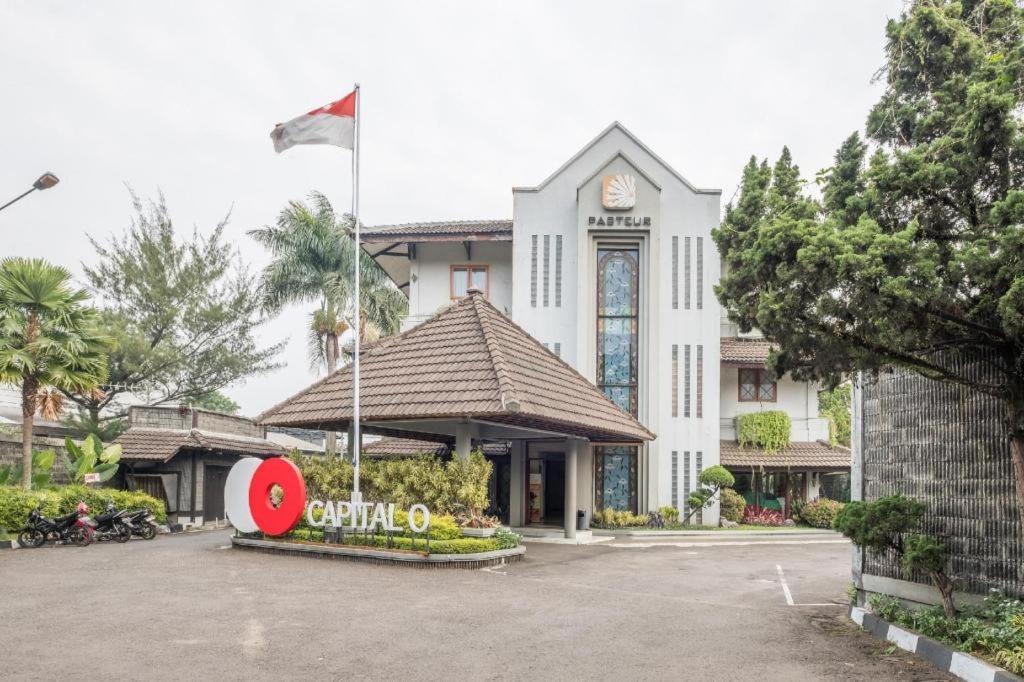 Capital O 874 Hotel Nyland Pasteur Bandung Dış mekan fotoğraf