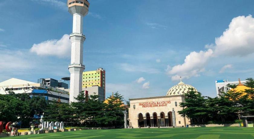 Capital O 874 Hotel Nyland Pasteur Bandung Dış mekan fotoğraf
